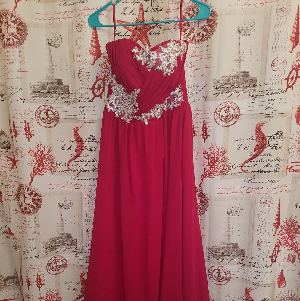 Beautiful formal floor length dress.
